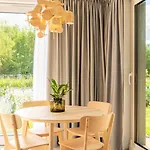 W Willi Z Ogrodem Surfingbird Villa *