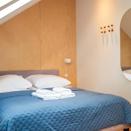 W Willi Z Ogrodem Surfingbird * جيفيجينا