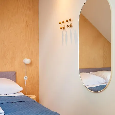 فيلة W Willi Z Ogrodem Surfingbird *