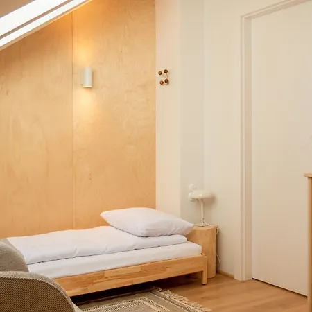 W Willi Z Ogrodem Surfingbird جيفيجينا