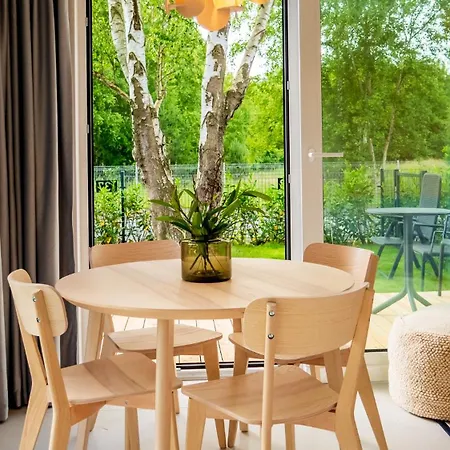 W Willi Z Ogrodem Surfingbird فيلة