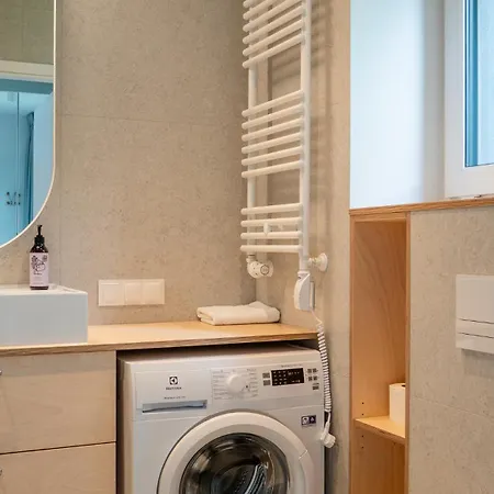 W Willi Z Ogrodem Surfingbird فيلة جيفيجينا