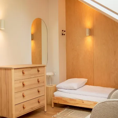 فيلة W Willi Z Ogrodem Surfingbird جيفيجينا