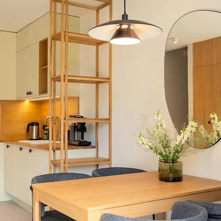 فيلة W Willi Z Ogrodem Surfingbird *