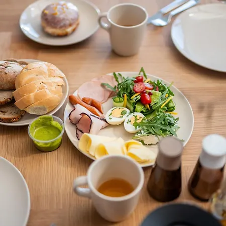 W Willi Z Ogrodem Surfingbird فيلة جيفيجينا