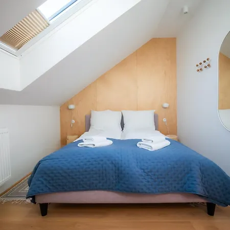 فيلة W Willi Z Ogrodem Surfingbird جيفيجينا