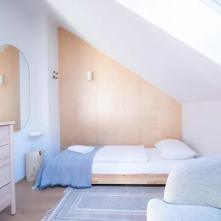 W Willi Z Ogrodem Surfingbird فيلة جيفيجينا