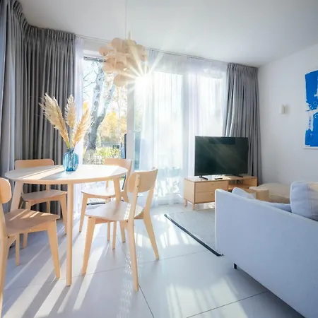 فيلة W Willi Z Ogrodem Surfingbird